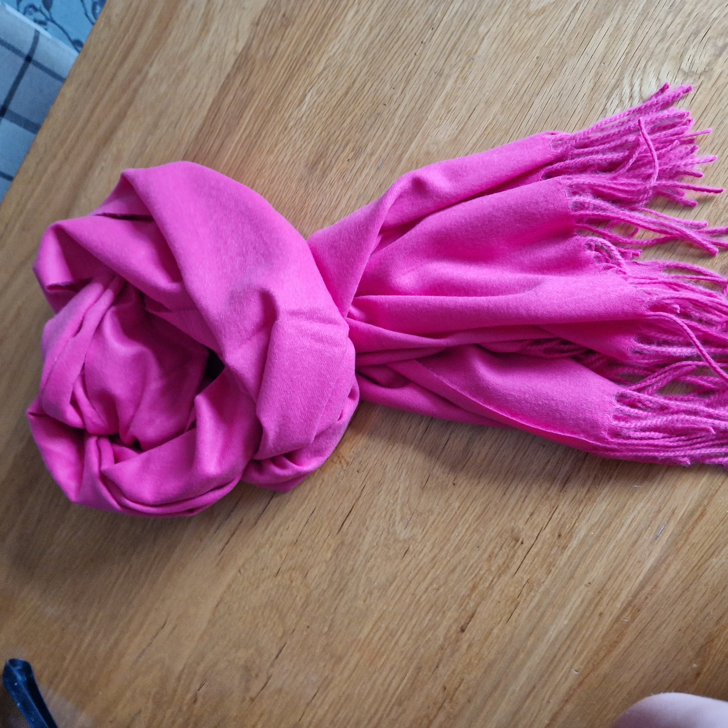 Chelsea Fringed scarf - Hot pink