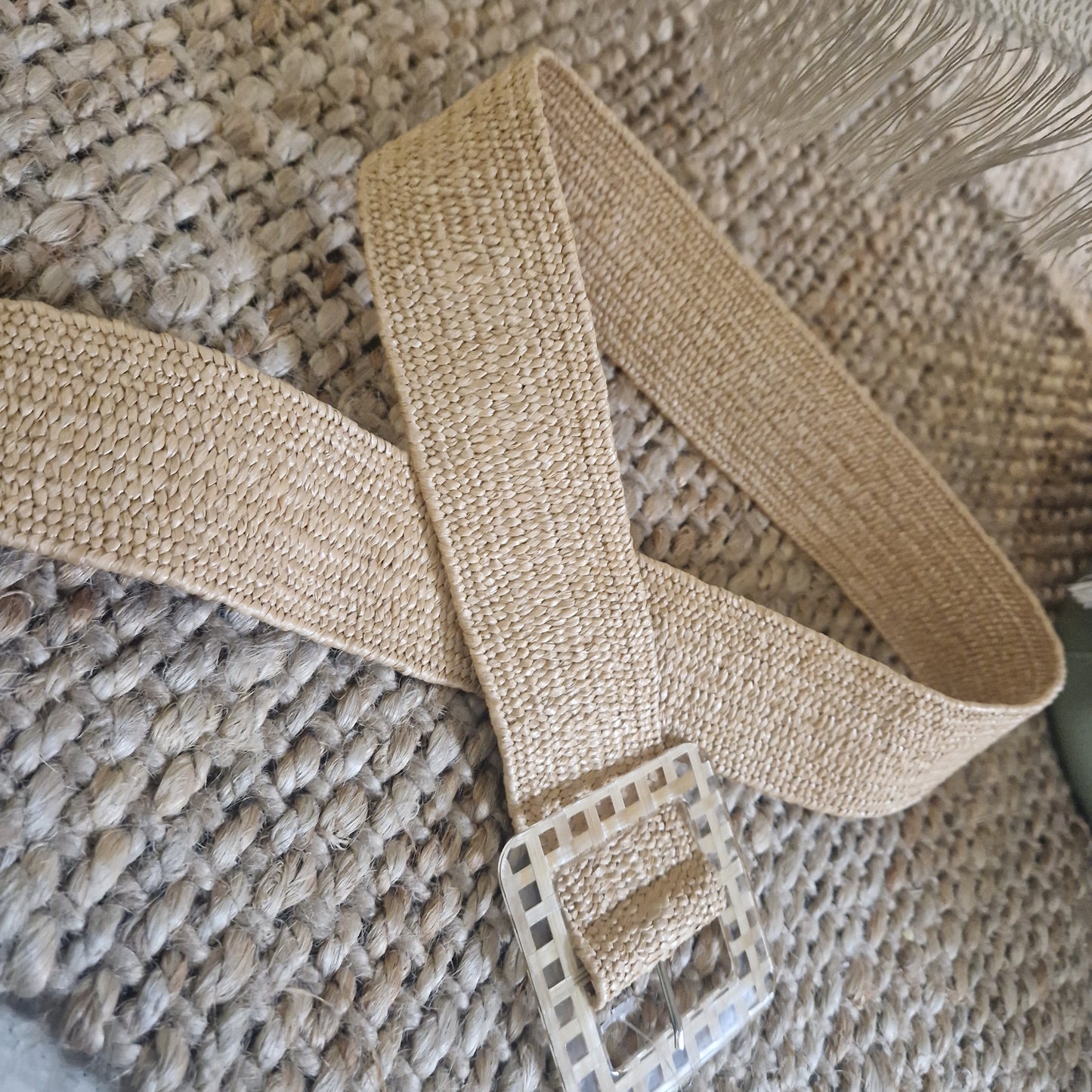 Stretch raffia belt