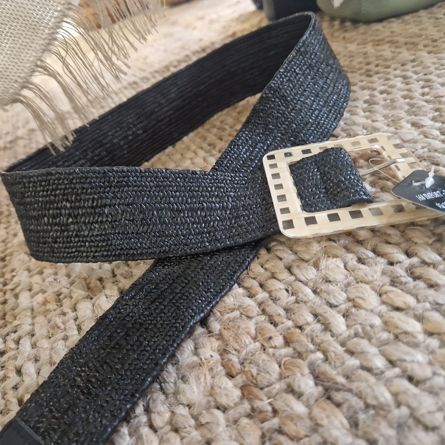 Stretch raffia belt